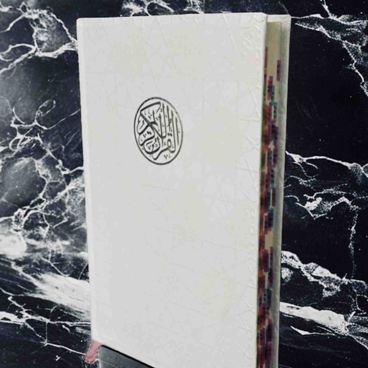 AL QURAN WHITE MONOCHROME