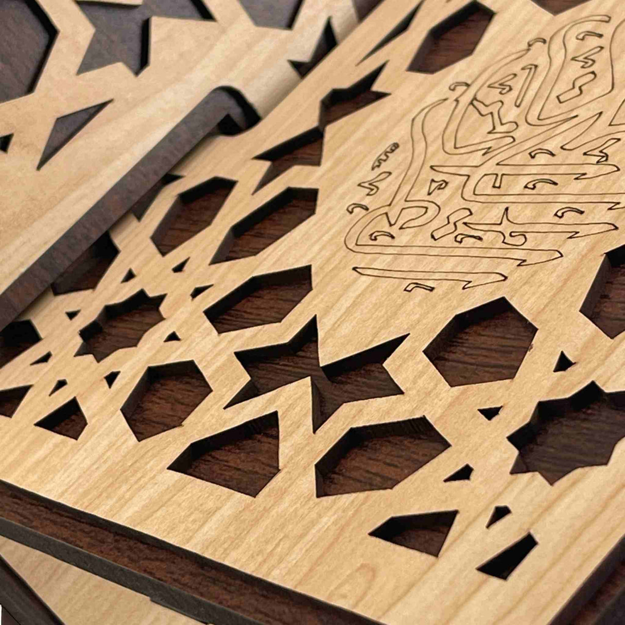 ALHIQMA QURAN STAND CALLIGRAPHY