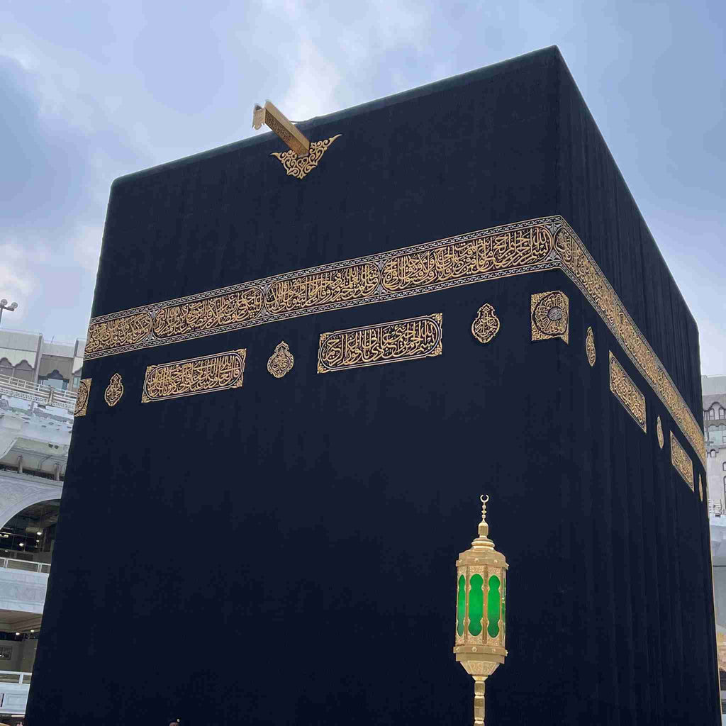 VERSUS OF THE QURAN ON UMRAH AND HAJJ