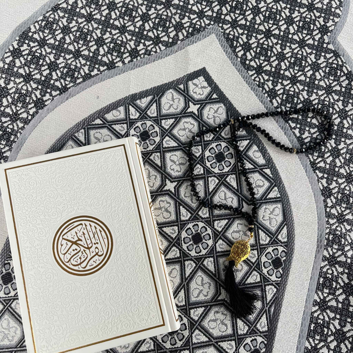 GIFTSETS ROYAL SEJADAH WHITE MONOCHROME