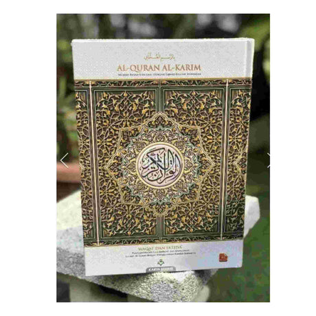 Colour coded tajwid Quran with wakaf ibtida pause markings for accurate recitation