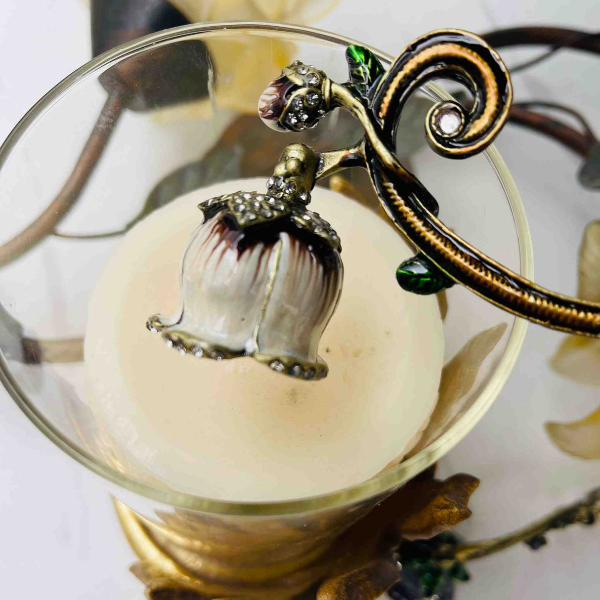 LOTUS WHITE CANDLE SNUFFER
