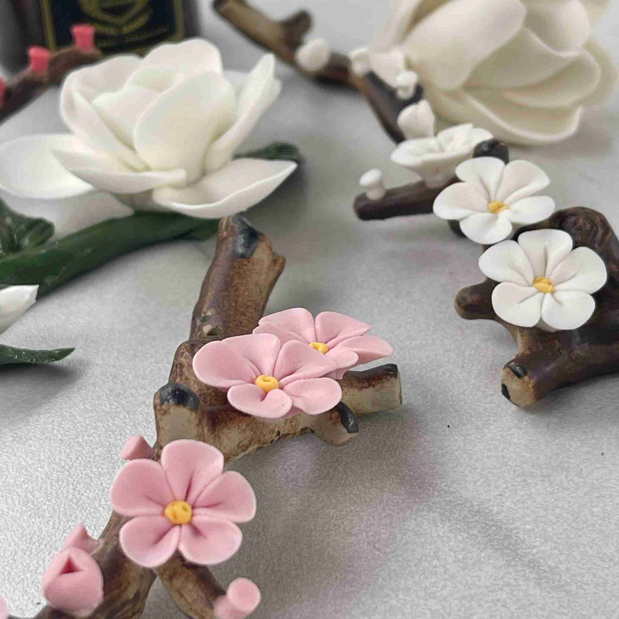 CERAMIC FLORAL HOLDER