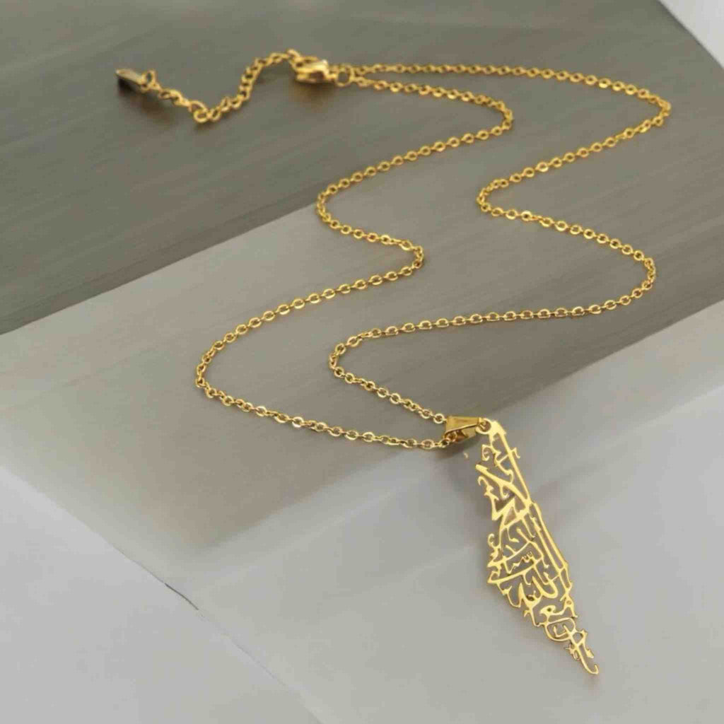 GOLD COLOUR PENDANT AND CHAIN