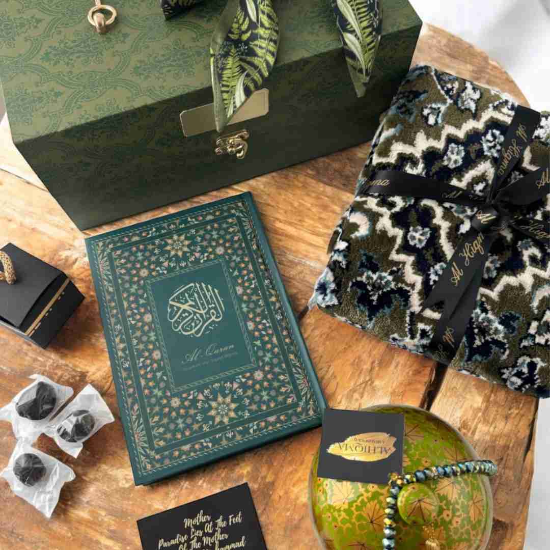 Luxury Islamic gift set for mum with Quran prayer mat tasbih