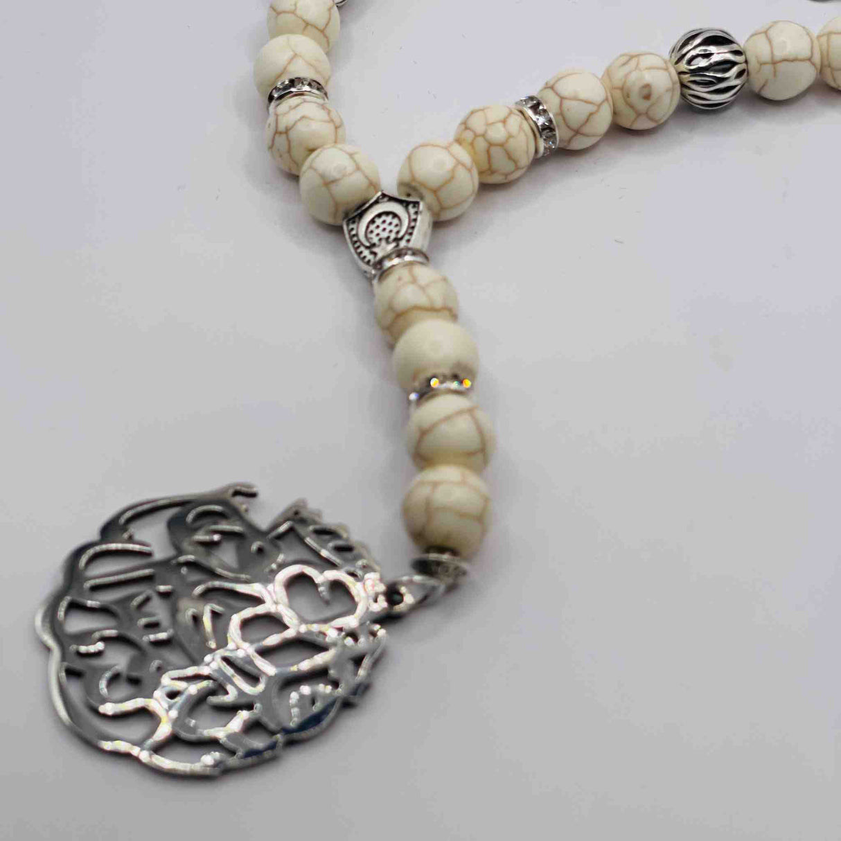 WHITE BEADS CAR PENDANT AL NAS
